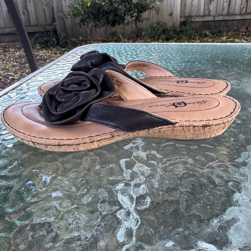 Born Crown Black Leather Rosette Flower Wedge Thong Sandals W31885 Womens 8